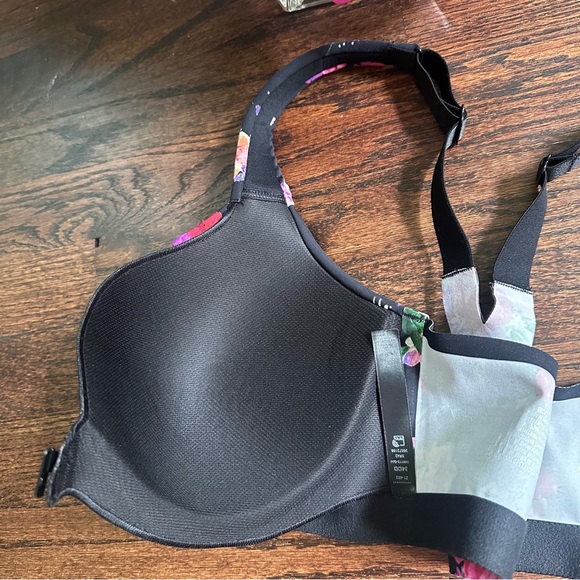 Victoria’s Secret On Point Knockout sports bra, size 34DD - Picture 4 of 6